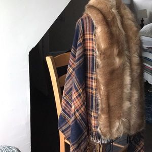 Shawl with fur lining